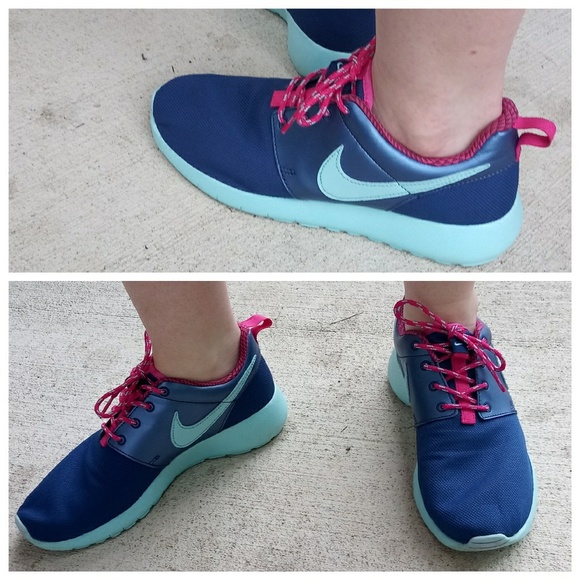 Nike Shoes - 🌺💦Nike Roshe one💦 🌺 Nike Shoes - 🌺💦Nike Roshe one💦 🌺